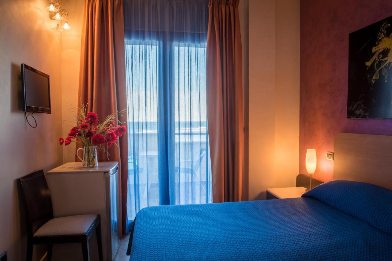 Hotel Mirage Torre Santa Sabina Rum bild